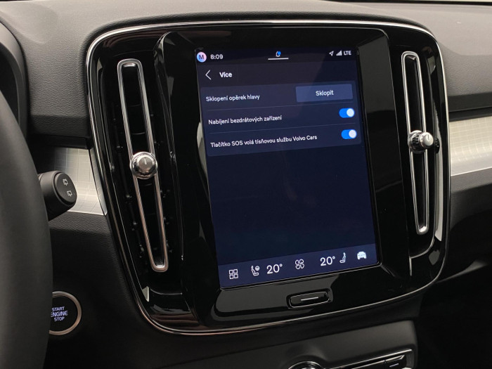 Volvo XC40 B3 AUT DARK PLUS na operativní leasing