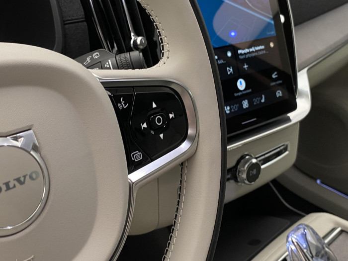 Volvo XC90 T8 AWD Plug-in BRIGHT PLUS 7m na operativní leasing