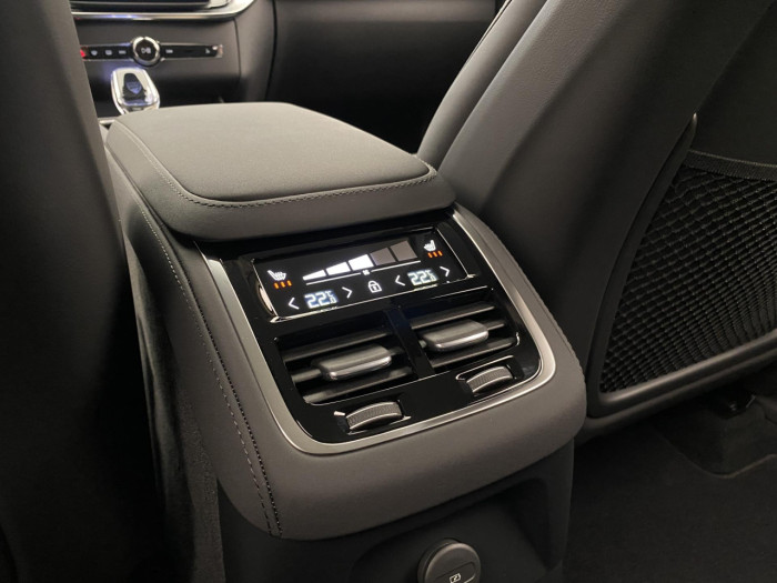 Volvo XC90 T8 AWD RECHARGE BRIGHT PLUS 7m na operativní leasing