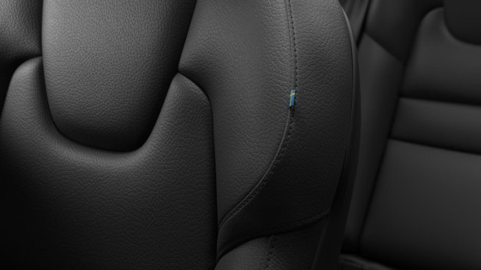 Volvo V60 T6 AWD Plug-in DARK PLUS na operativní leasing