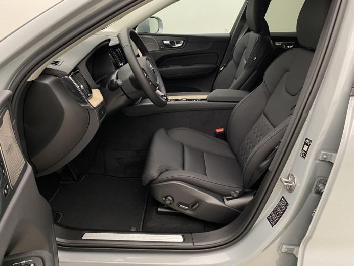 Volvo XC60 B5 AWD AUT BRIGHT PLUS na operativní leasing