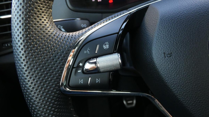 Škoda Karoq 1,5 TSI Sportline na operativní leasing