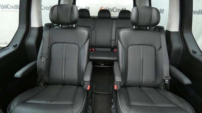 Hyundai Staria 2.2 CRDi Luxury 4x4 Auto na operativní leasing