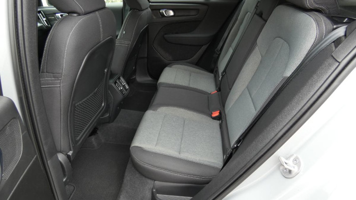 Volvo XC40 B3 PLUS DARK na operativní leasing