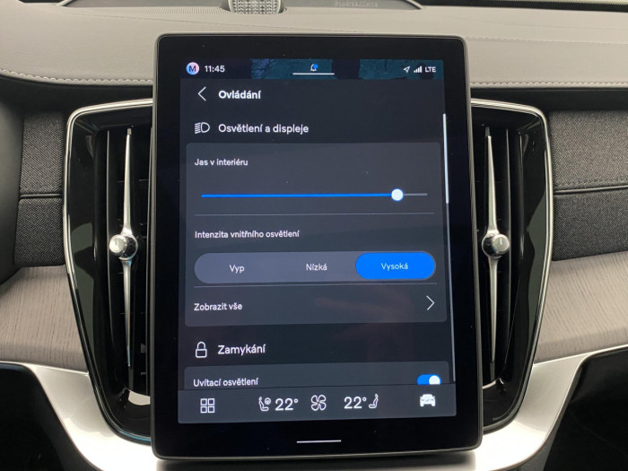 Volvo XC90 T8 AWD Plug-in DARK PLUS 7m na operativní leasing