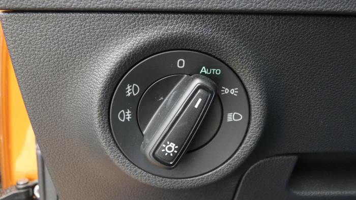 Škoda Karoq 2.0 TDI 110 kW Fresh 4x4 DSG na operativní leasing