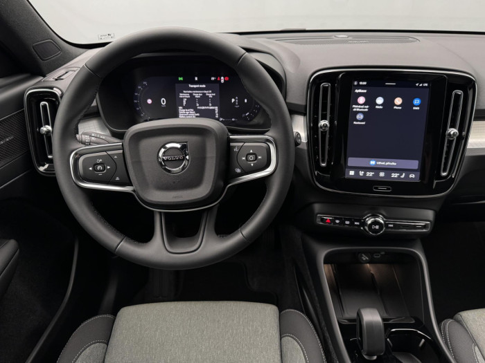 Volvo XC40 B3 AUT DARK PLUS na operativní leasing