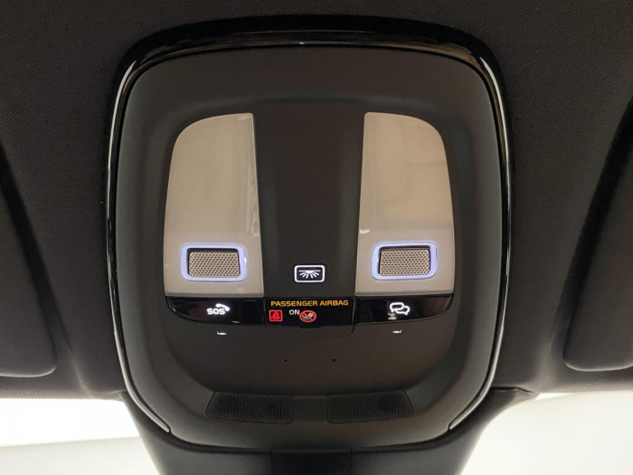 Volvo XC60 B5 AWD AUT DARK PLUS na operativní leasing