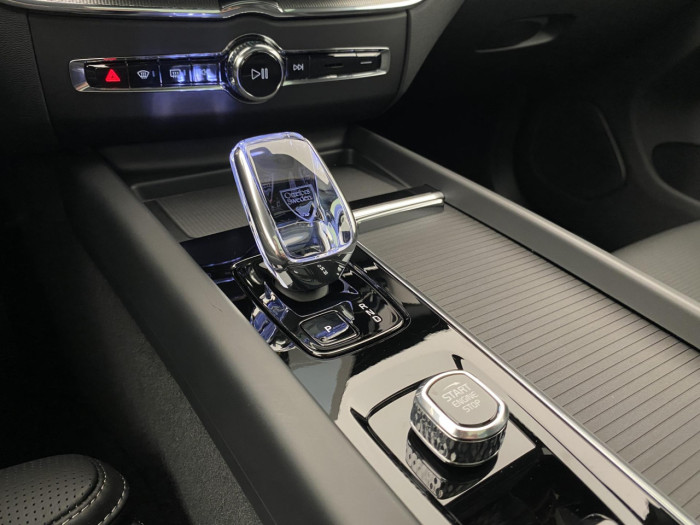 Volvo XC60 B5 AWD AUT ULTRA BLACK EDITION 2.0 Edition na operativní leasing