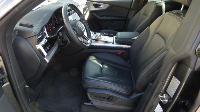 Audi Q8 55 TFSI quattro tiptronic na operativní leasing