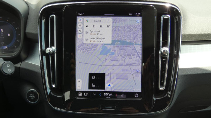 Volvo XC40 B3 Bright Plus aut. na operativní leasing