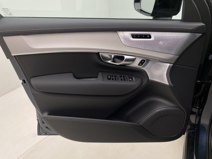 Volvo XC90 B5 AWD AUT BLACK EDITION PLUS na operativní leasing
