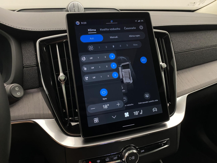 Volvo XC90 T8 AWD Plug-in DARK ULTRA na operativní leasing