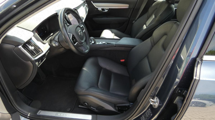 Volvo V90 B4 mHEV AWD aut. Momentum Pro na operativní leasing