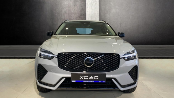 Volvo XC60 PLUS DARK, B5 AWD, 184+10 kW / 250+14 HP na operativní leasing