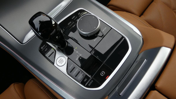 Lexus NX 350h 2.5 E-CVT Comfort Top na operativní leasing