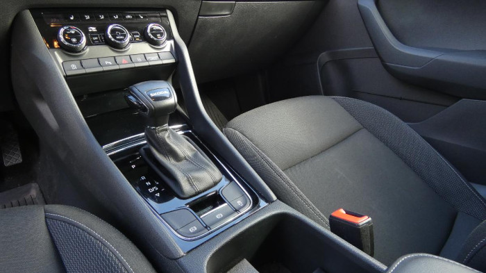 Škoda Karoq 2.0 TDI Ambition DSG na operativní leasing