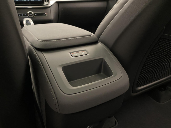 Volvo XC90 B5 AWD AUT DARK PLUS 7míst na operativní leasing