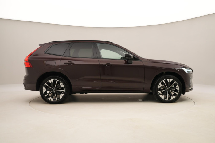 Volvo XC60 B5 AWD AUT DARK PLUS na operativní leasing