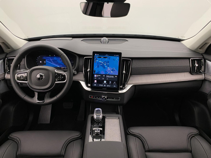 Volvo XC90 T8 AWD Plug-in DARK PLUS 7m na operativní leasing