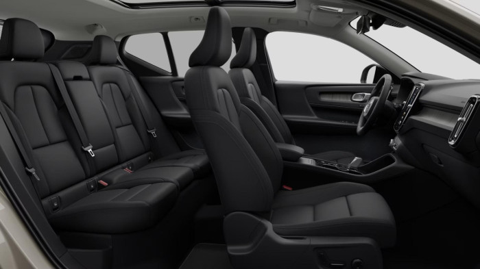 Volvo XC40 B3 AUT DARK ULTRA na operativní leasing
