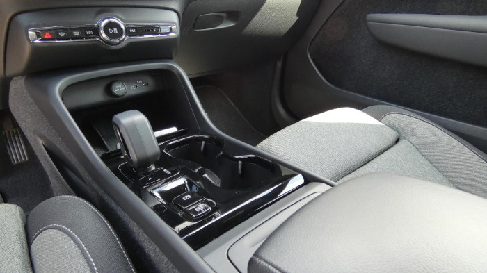 Volvo XC40 B3 mHEV Plus Dark aut. na operativní leasing