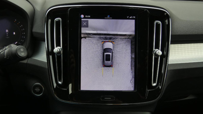 Volvo XC40 B3 PLUS DARK na operativní leasing
