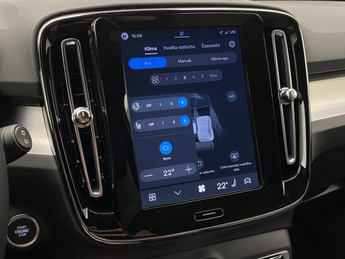 Volvo XC40 B4 AUT DARK PLUS na operativní leasing