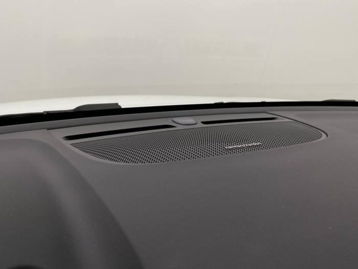 Volvo XC40 B3 AUT DARK PLUS na operativní leasing