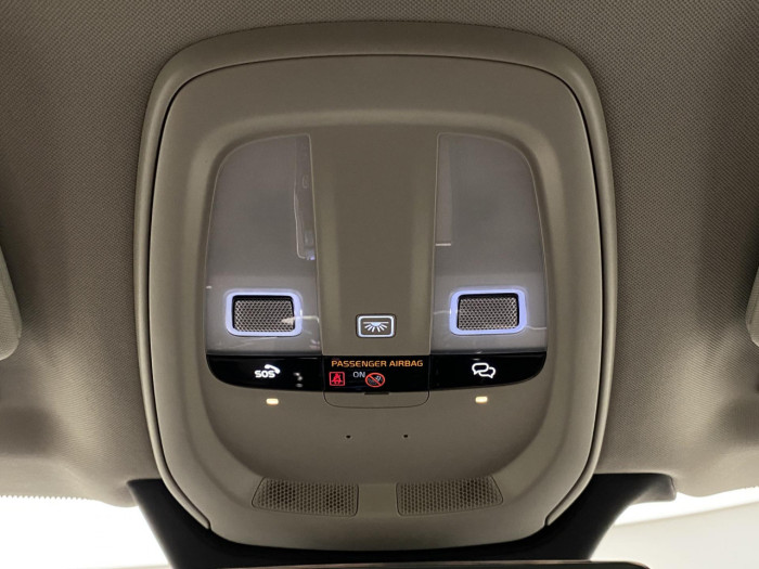 Volvo XC90 T8 AWD RECHARGE DARK PLUS 7m na operativní leasing