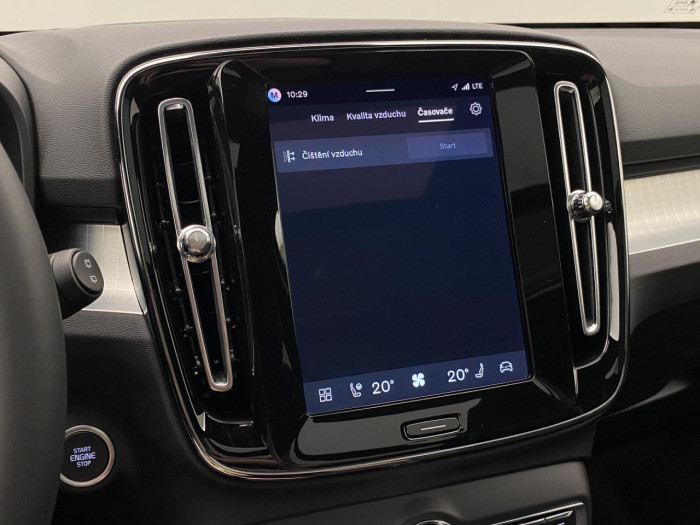 Volvo XC40 B3 AUT DARK PLUS na operativní leasing