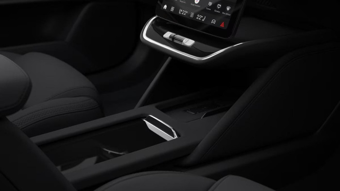 Volvo ES90 PURE ELECTRIC CORE na operativní leasing