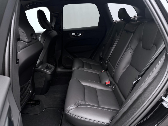 Volvo XC60 B5 AWD AUT PLUS BLACK EDITION na operativní leasing