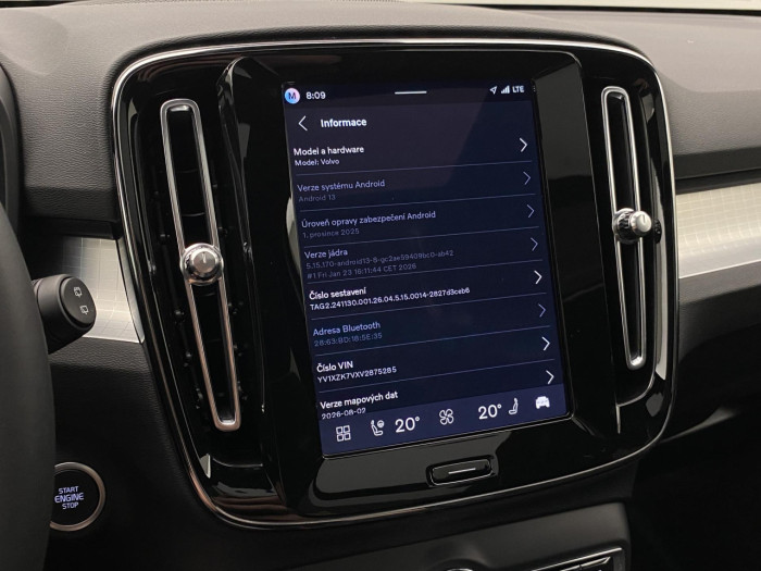 Volvo XC40 B3 AUT DARK PLUS na operativní leasing
