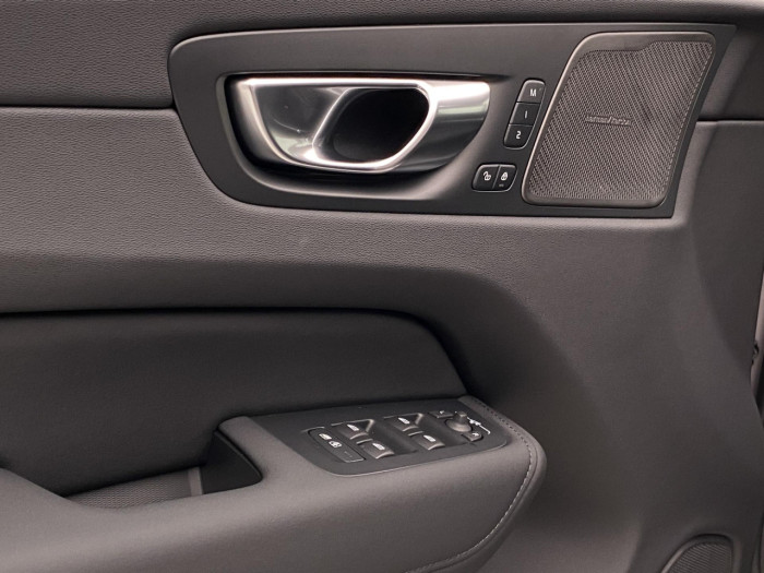 Volvo XC60 T6 AWD AUT BRIGHT PLUS na operativní leasing