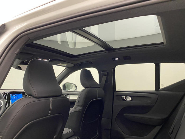 Volvo XC40 B3 AUT DARK PLUS na operativní leasing