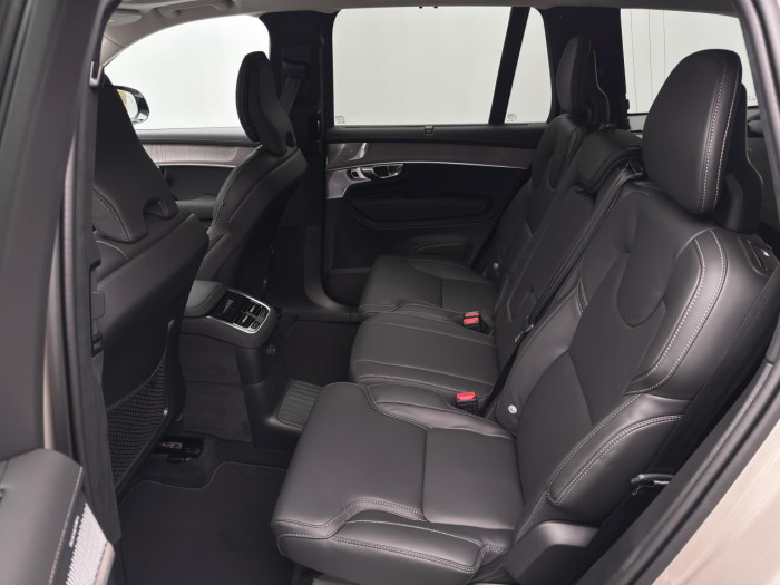 Volvo XC90 T8 AWD Plug-in ULTRA DARK 7m na operativní leasing