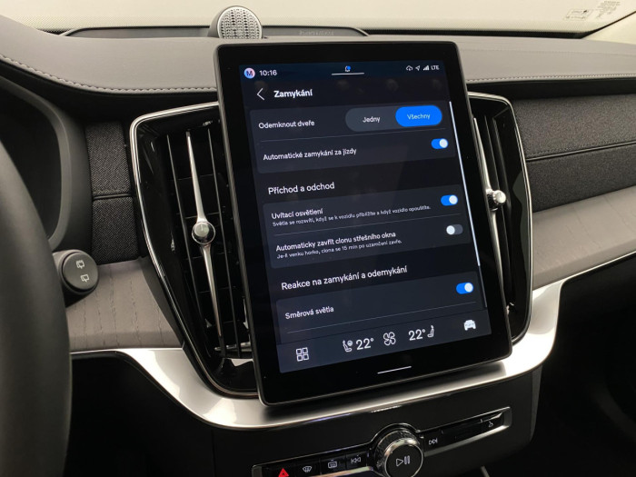 Volvo XC90 T8 AWD Plug-in DARK PLUS 7m na operativní leasing