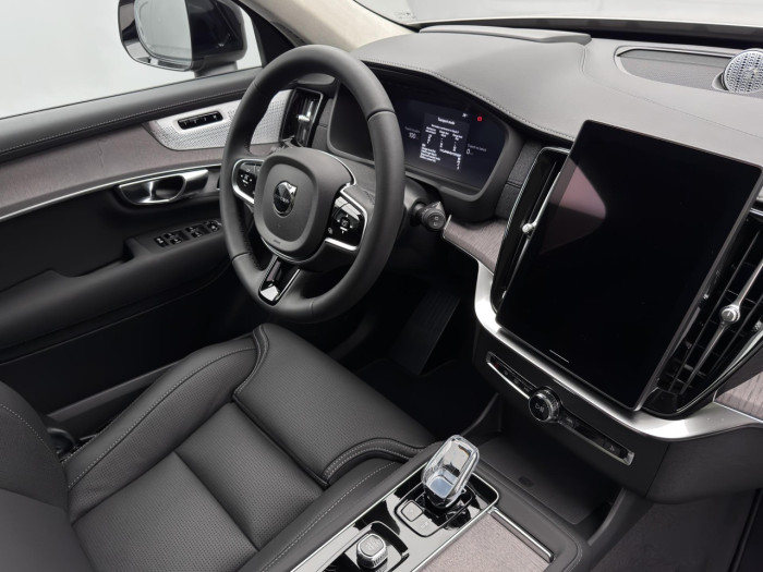 Volvo XC90 T8 AWD Plug-in DARK ULTRA 7 na operativní leasing