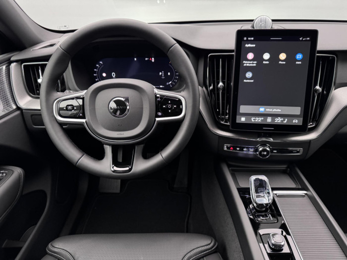 Volvo XC60 B5 AWD AUT PLUS BLACK EDITION na operativní leasing