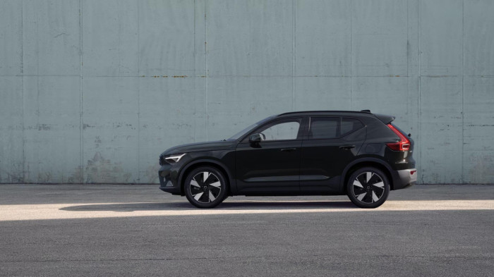 Volvo EX40 SINGLE MOTOR ELETRIC PLUS na operativní leasing