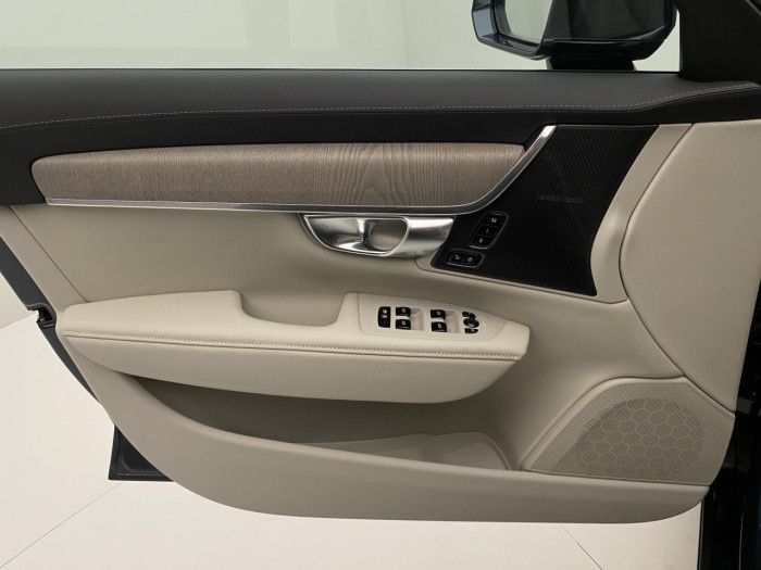 Volvo V90 T6 AWD Plug-in BRIGHT PLUS na operativní leasing