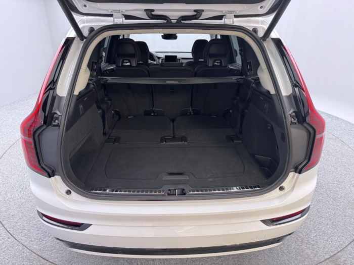 Volvo XC90 T8 AWD Plug-in ULTRA DARK 7m na operativní leasing