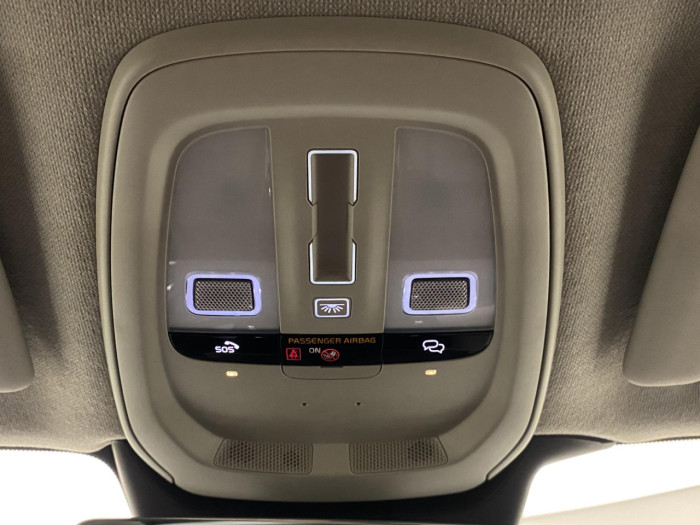 Volvo XC40 B4 AUT DARK PLUS na operativní leasing