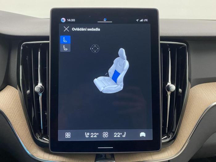 Volvo XC60 B5 AWD AUT DARK PLUS na operativní leasing