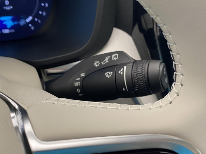 Volvo XC60 B5 AWD AUT DARK PLUS na operativní leasing