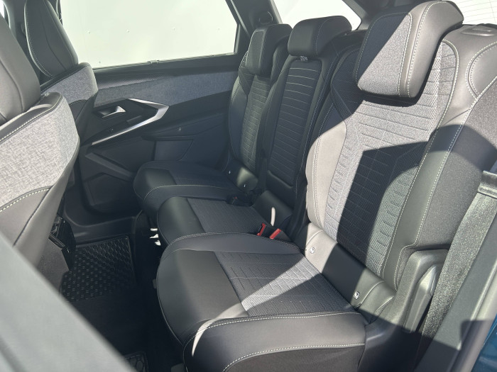 Peugeot 5008 GT e-DCS6 Hybrid / 107kW na operativní leasing