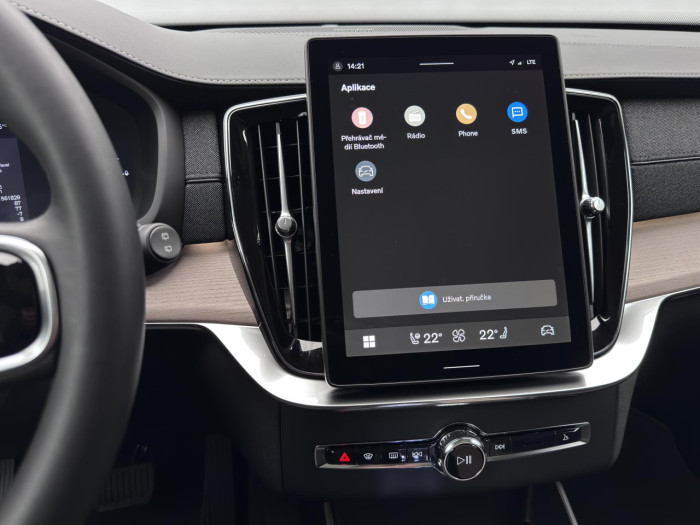 Volvo XC90 T8 AWD Plug-in ULTRA DARK 7m na operativní leasing