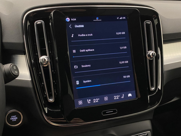 Volvo XC40 B3 AUT DARK PLUS na operativní leasing