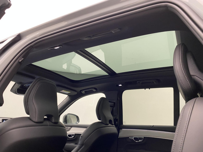 Volvo XC90 B5 AWD BLACK EDITION PLUS 7 na operativní leasing